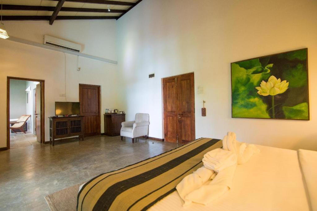 Roman Lake Ayurveda Boutique Resort Ahungalla Ngoại thất bức ảnh
