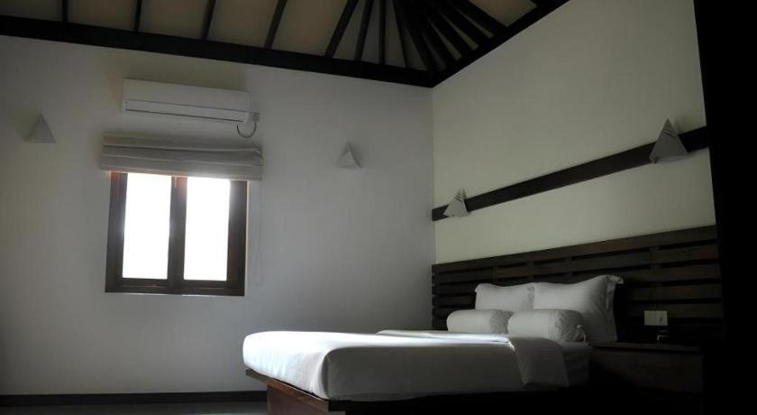 Roman Lake Ayurveda Boutique Resort Ahungalla Ngoại thất bức ảnh