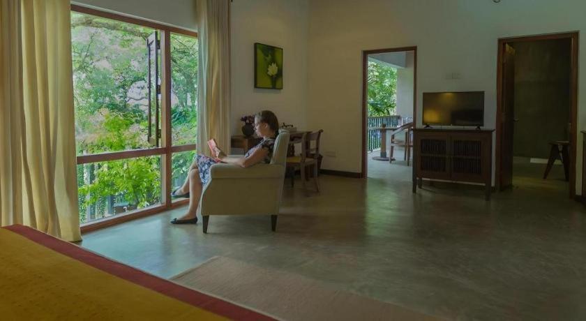 Roman Lake Ayurveda Boutique Resort Ahungalla Ngoại thất bức ảnh