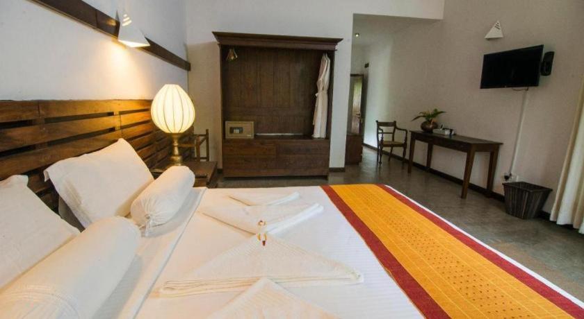 Roman Lake Ayurveda Boutique Resort Ahungalla Ngoại thất bức ảnh
