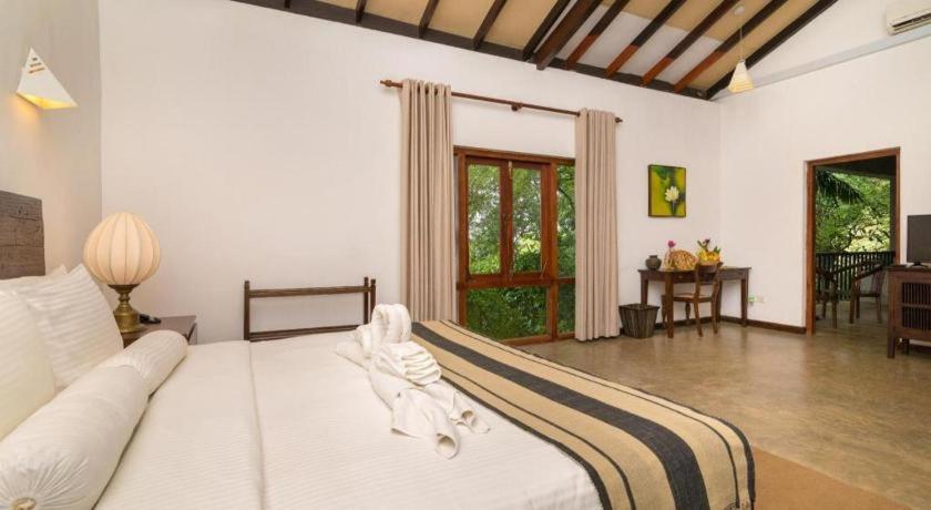 Roman Lake Ayurveda Boutique Resort Ahungalla Ngoại thất bức ảnh