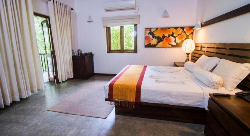 Roman Lake Ayurveda Boutique Resort Ahungalla Ngoại thất bức ảnh